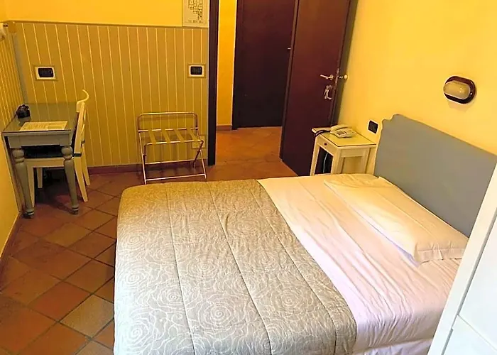 Hotel Croce Di Malta Rome